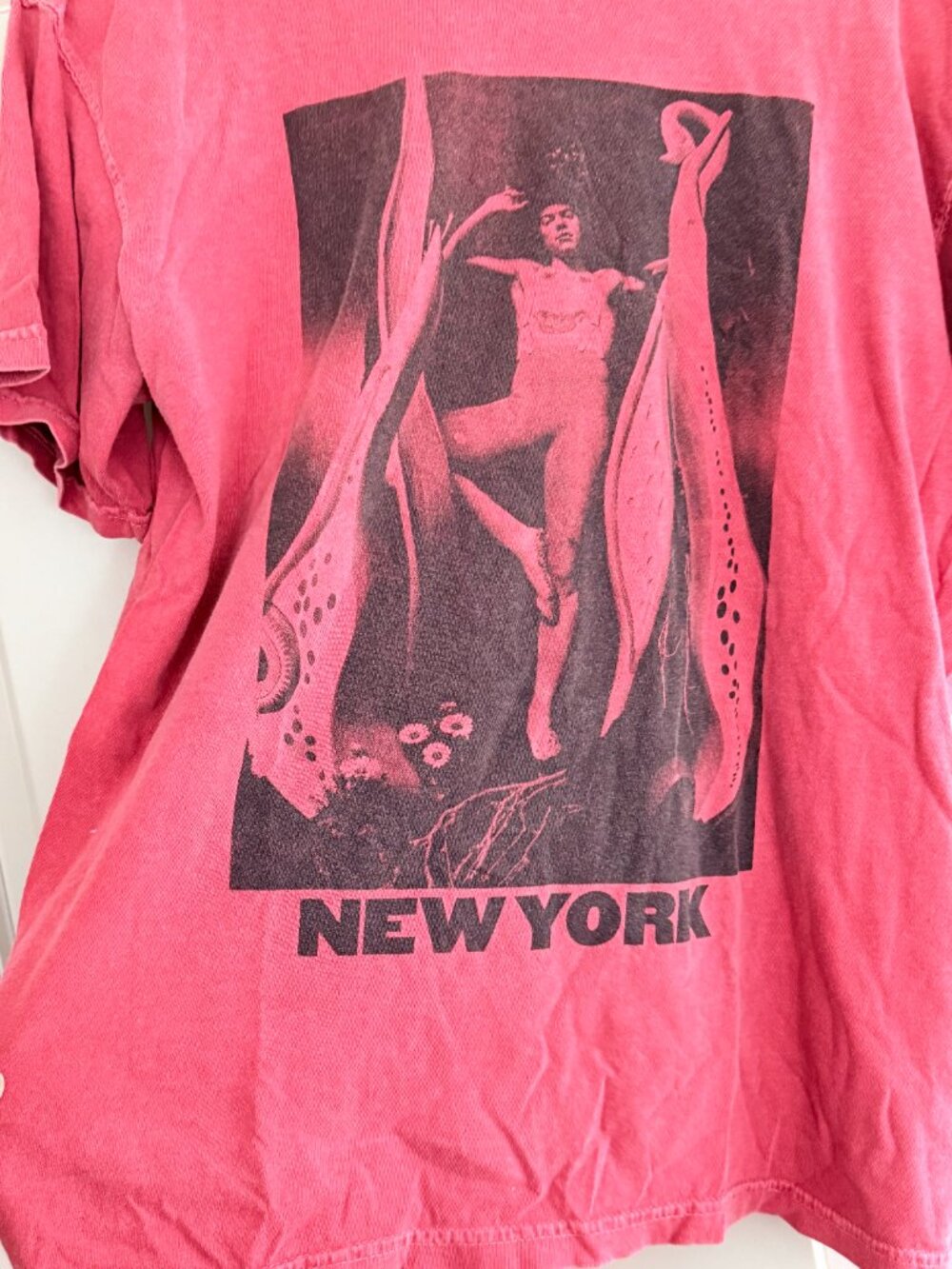 RARE 2019 Harry Styles Fine Line City Exclusive NYC Lights Up Red T-Shirt - Picture 2 of 4